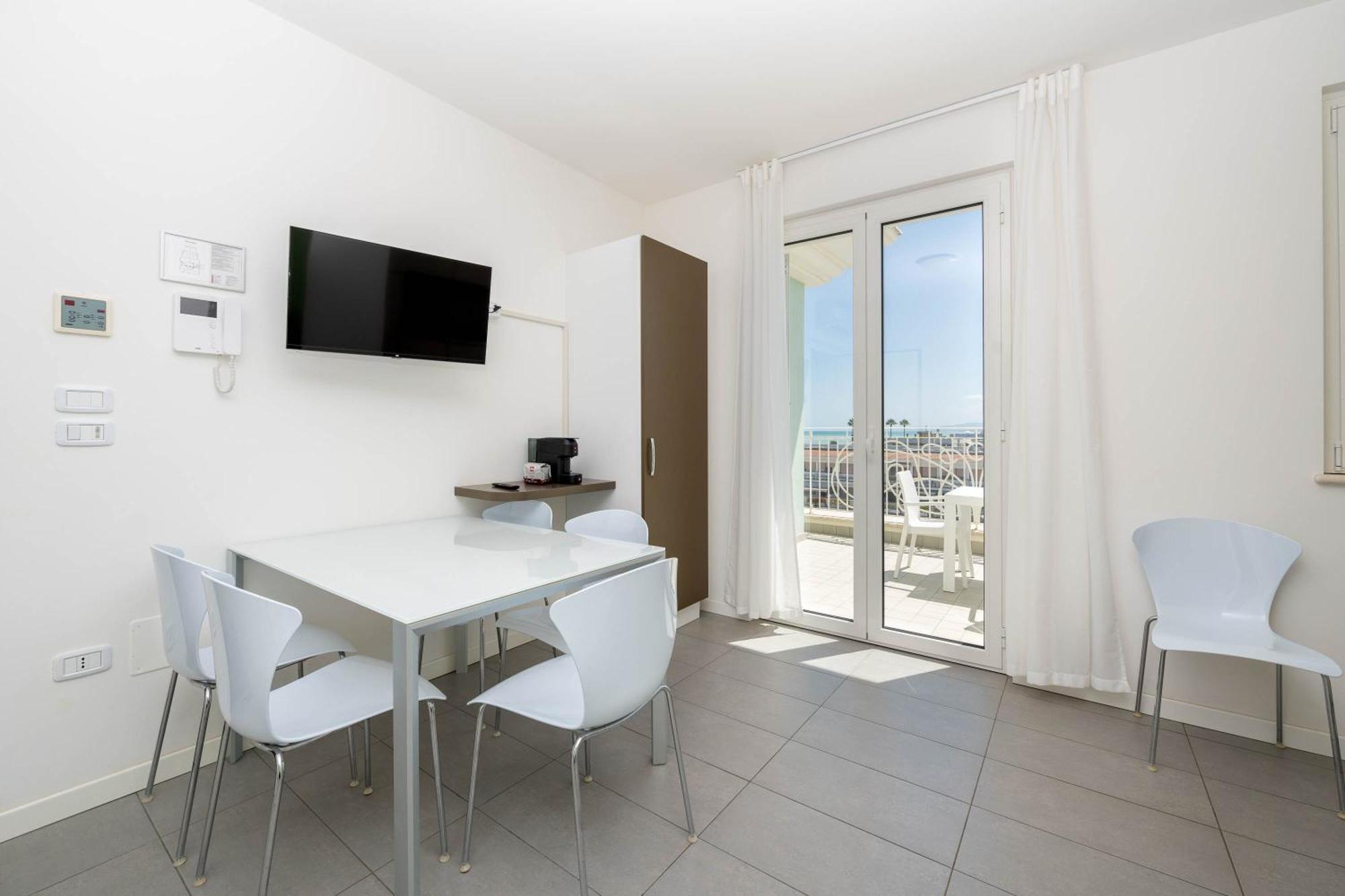 Altomare - Vibra Apartment Villa Rosa Di Martinsicuro ภายนอก รูปภาพ