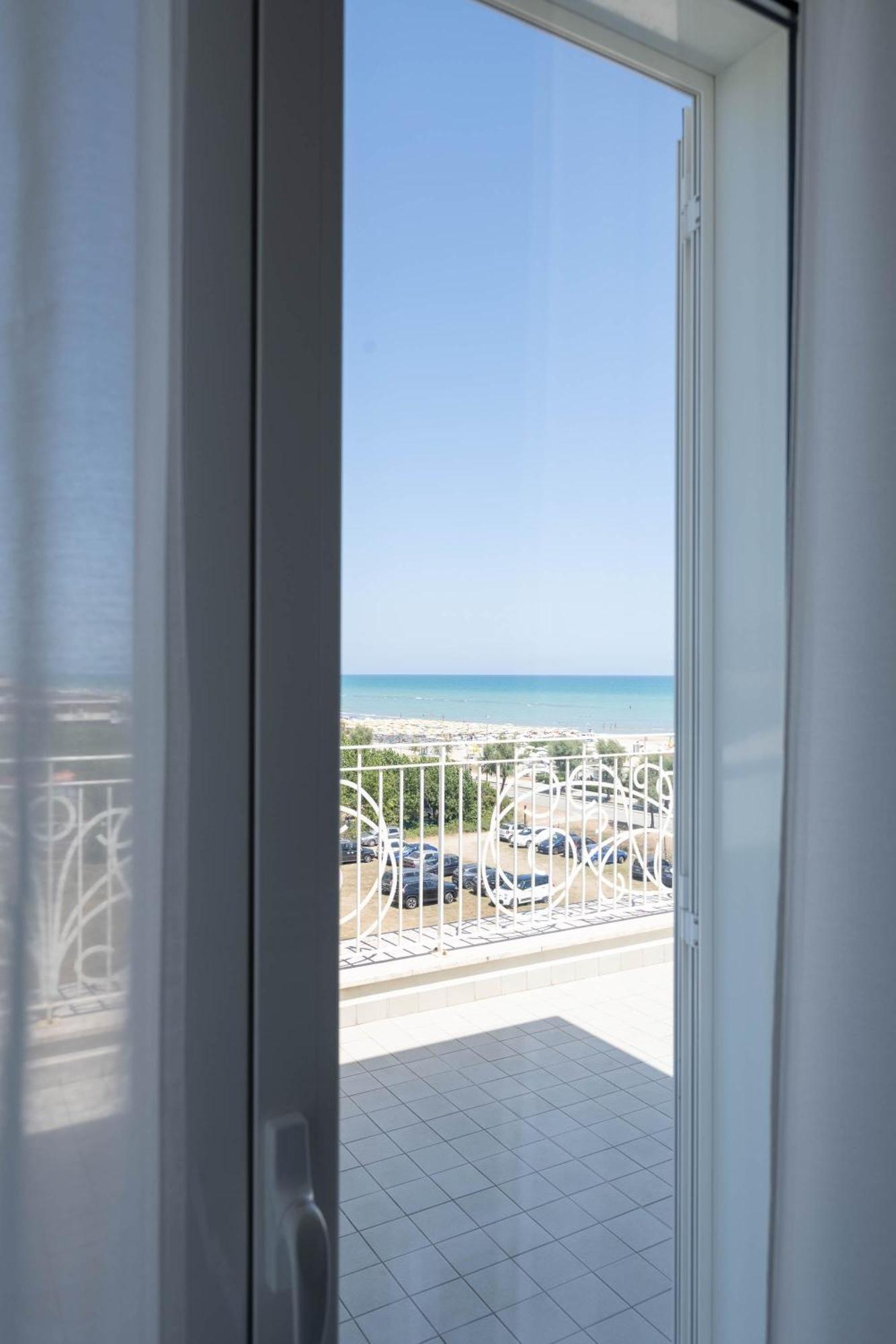 Altomare - Vibra Apartment Villa Rosa Di Martinsicuro ภายนอก รูปภาพ